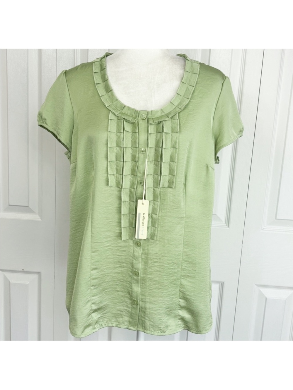 NWT Van Heusen Light Green Pleated Ruffle Cap Sleeve Blouse Large